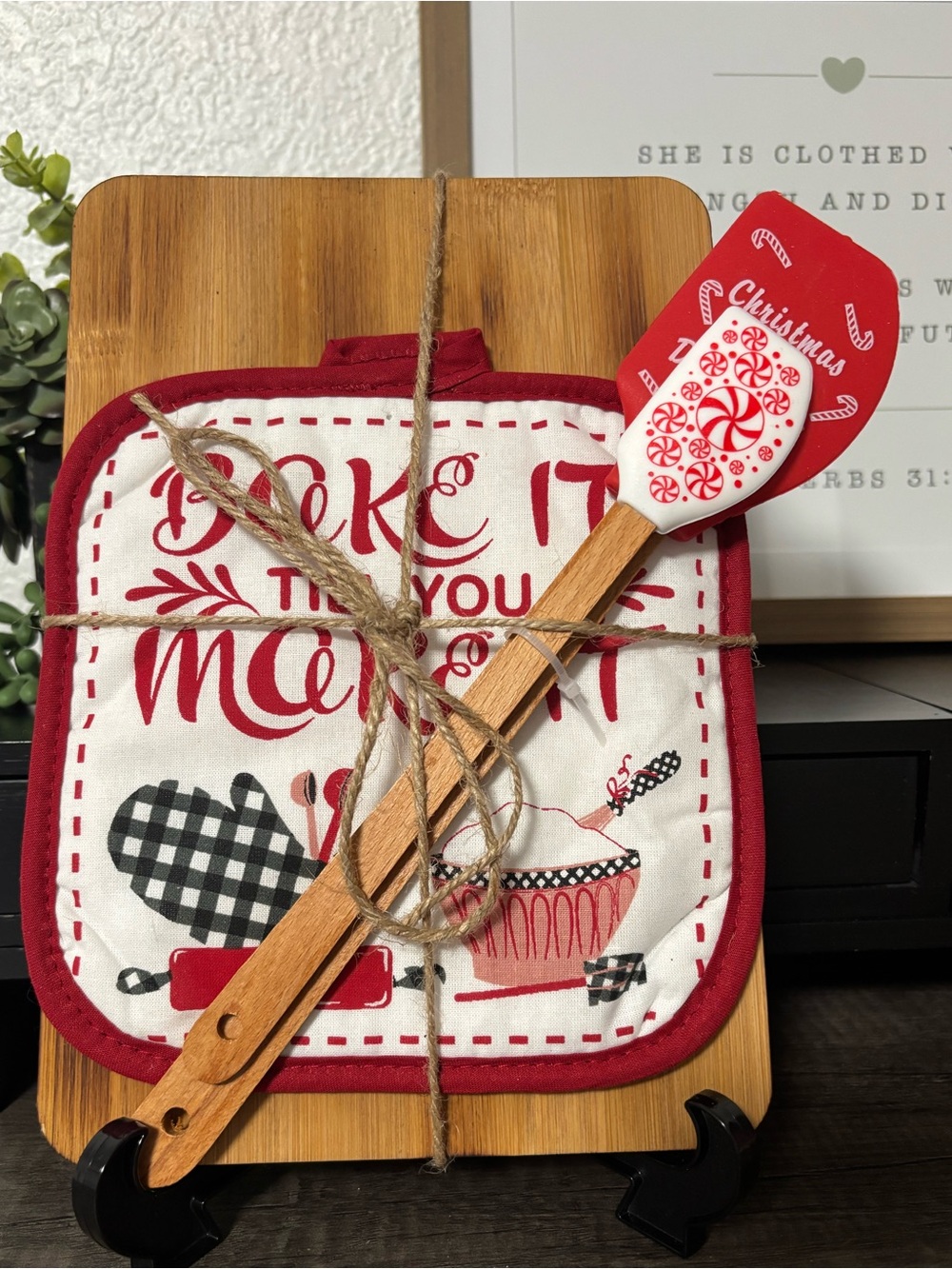 Hand Crafted Cutting Board Holiday Gift Set - Bake It